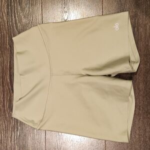 ❤️ NWOT! ALO YOGA HIGH RISE BIKER SHORTS, SMALL